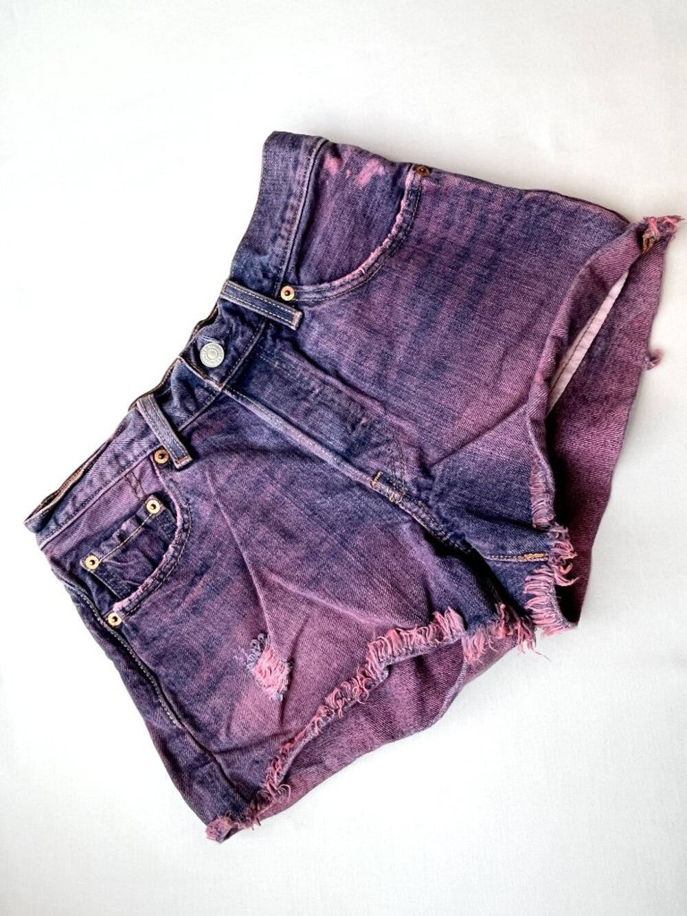 Levi’s 501 Button-Fly Cut-Off Denim Shorts Fucia Over-Dye Women’s Size 24